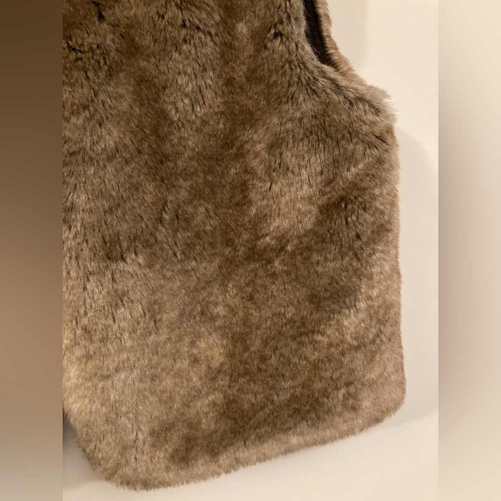 Old Navy Toddler Size 4 Light Brown Faux Fur Vest Super Soft Woodland Cottage - Picture 5 of 6